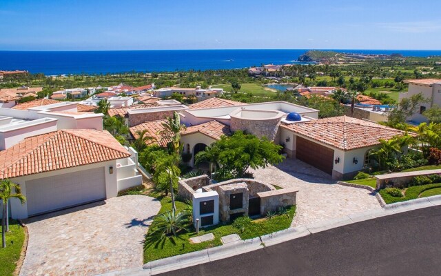 Luxurious Golf Getaway for up to 14 at Villa de los Faros