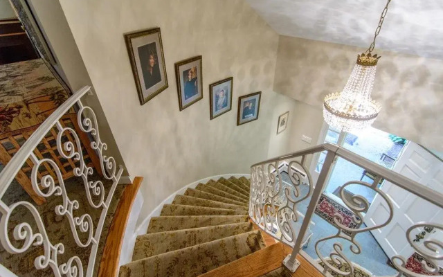 Seldom Scene Meadow Bed & Breakfast