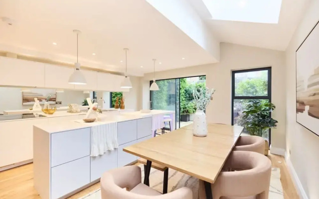 The Latimer Wonder - Stunning 5bdr House With Garden