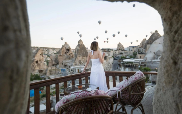 Cave Life Hotel