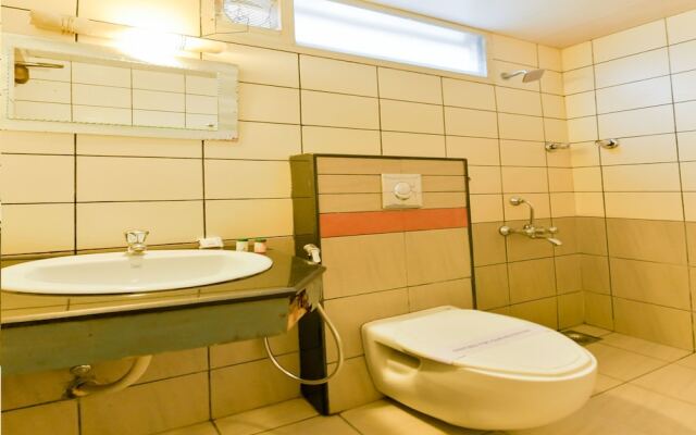 OYO 15247 New Woodlands Hotel