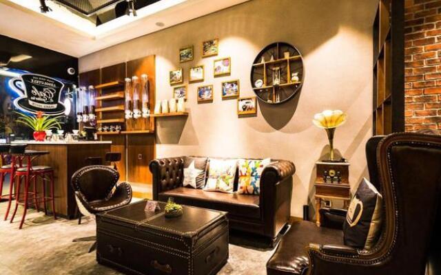 Homeinn Plus Hotel (Shanghai Caoyang Meiling North Road Subway Station)