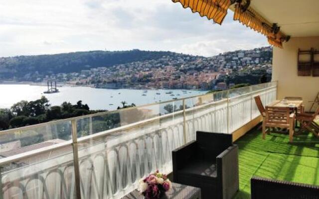 Stunning flat overlooking Villefranche Bay