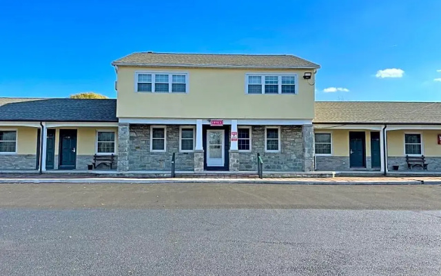 Red Carpet Inn & Suites