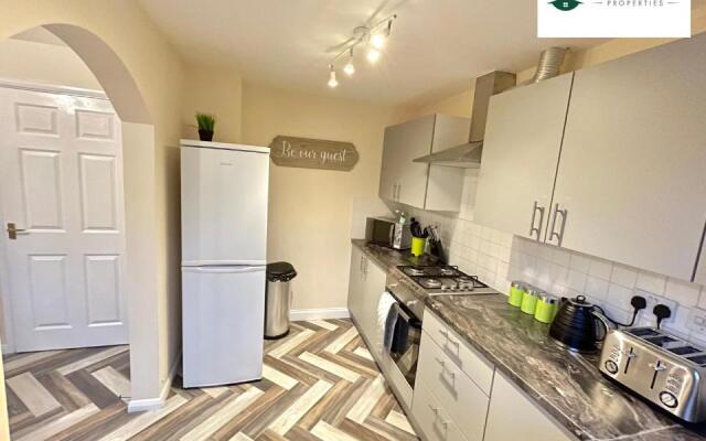3 Bedroom 2 Bath House By Passionfruitproperties Close To Coventry City Centre - Free Wi-Fi, Driveway And Garden - 8RWC