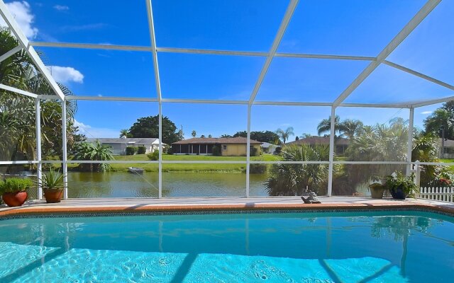 Lakeside House by Vacation Rental Pros