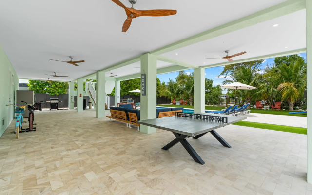 Emerald Oasis Lux Waterfront Gem Pool Kayaks