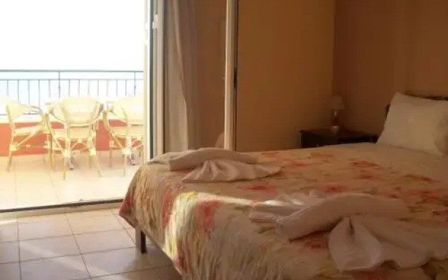 Dioni Studios & Apartments