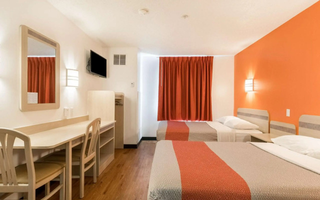 Motel 6 Newport, TN