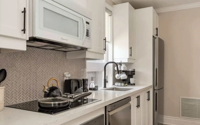Casa Leslieville - 2BR Suite w LRG Patio