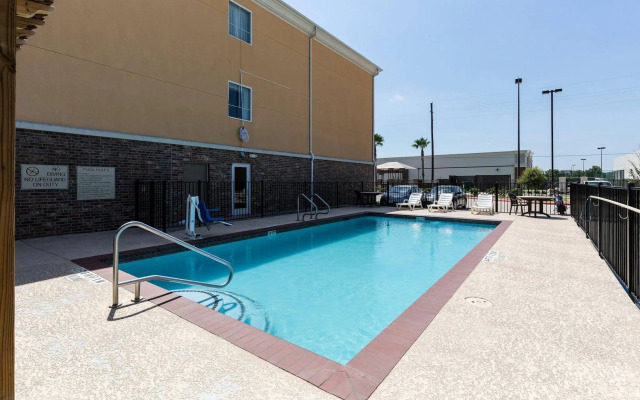 Spark by Hilton Pearland