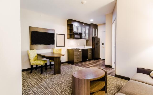 Candlewood Suites West Edmonton - Mall Area, an IHG Hotel