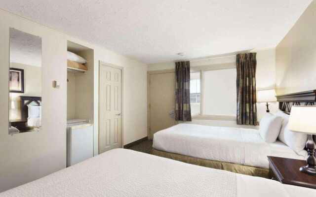 Days Inn By Wyndham Montreal East