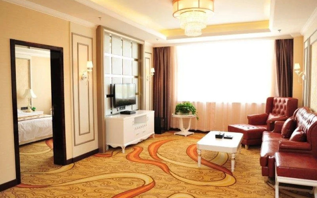 Huang He  International   Hotel