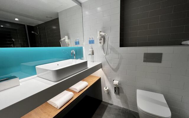 Holiday Inn Express Madrid Airport by IHG