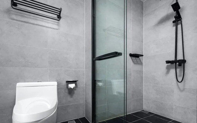 Yangshuo 1Q84 Tree Hotel