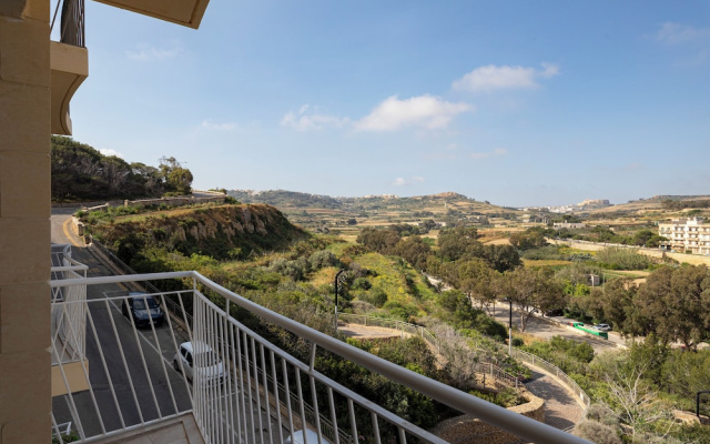 3BR Country Retreat with Large Terrace