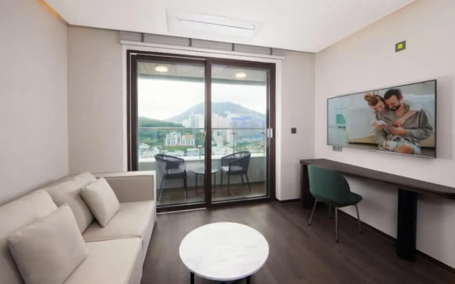 Citadines Connect Hotel Hari Busan