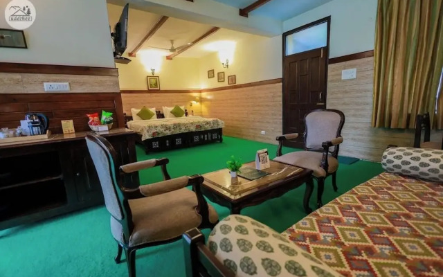 Udechee Huts Hotel