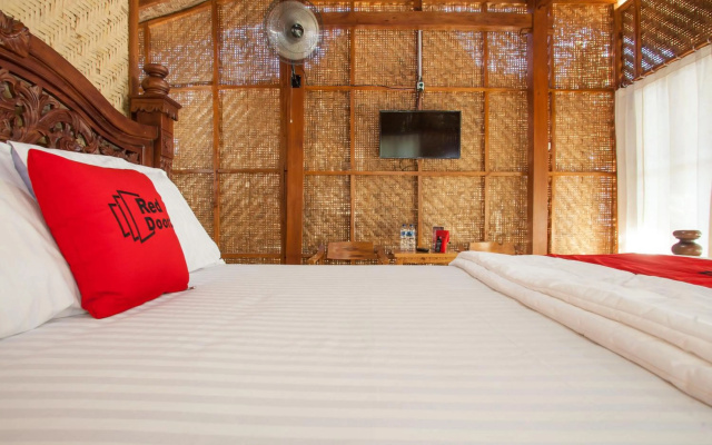RedDoorz near Karangasem Train Station 2 – Guest Rooms – Banyuwangi