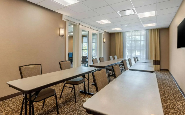 Comfort Inn & Suites