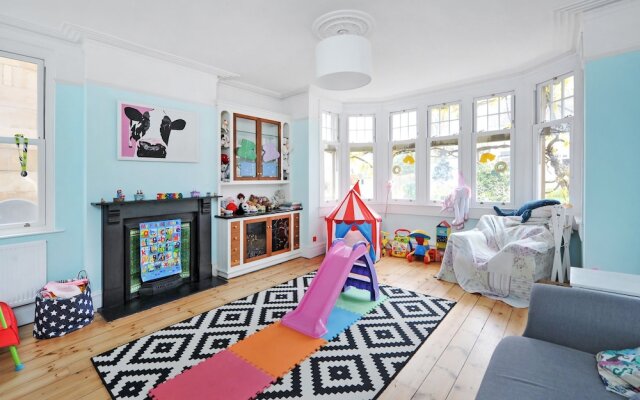 6 Bedroom Edwardian House in Bath