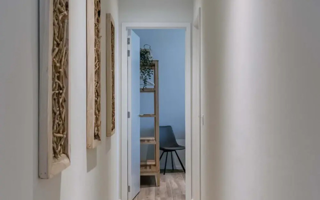 Spacious Top-flour Apartment With Private Parking