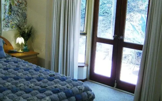 Eleebana Guest House