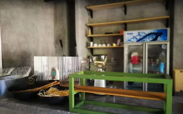 Hink Poshtel PhangNga