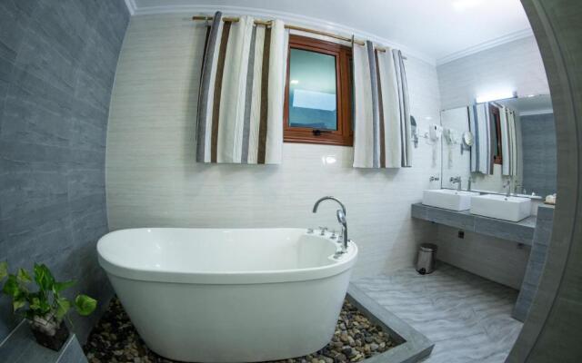 Triton Beach Hotel & Spa