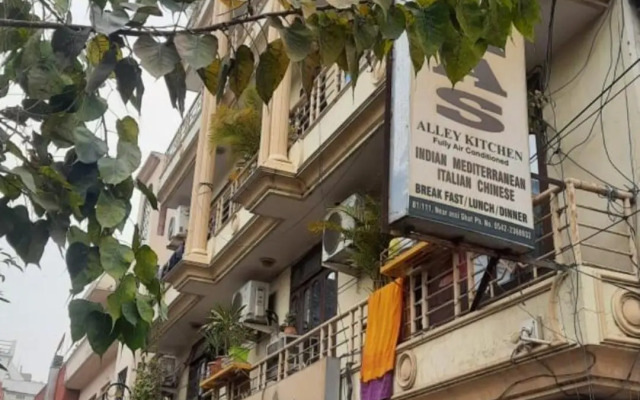 Om Shanthi paying guest house