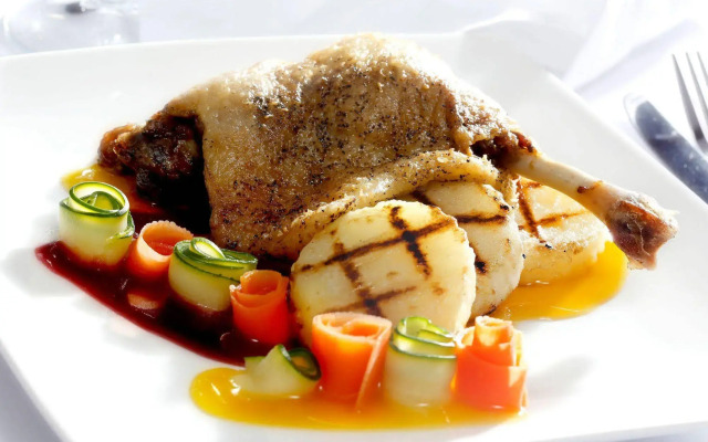 OYO Stade Court Hotel