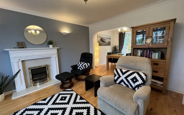 3 Bedroom Bungalow Moelfre- Private Garden,parking