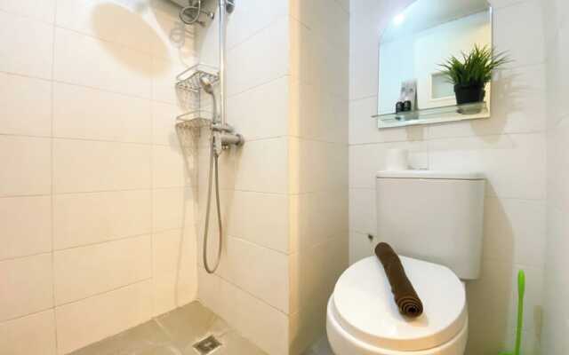 Good And Homey Studio At Candiland Apartment