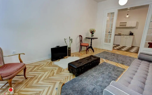 Class Vintage Apartment