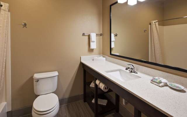 Best Western Golden Spike Inn & Suites