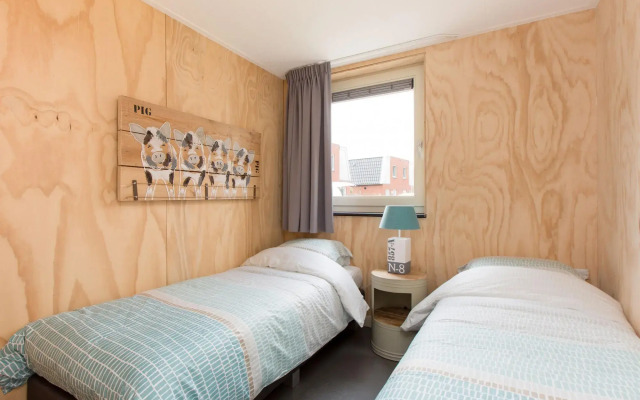 Bungalow With a Terrace Near the Sneekermeer