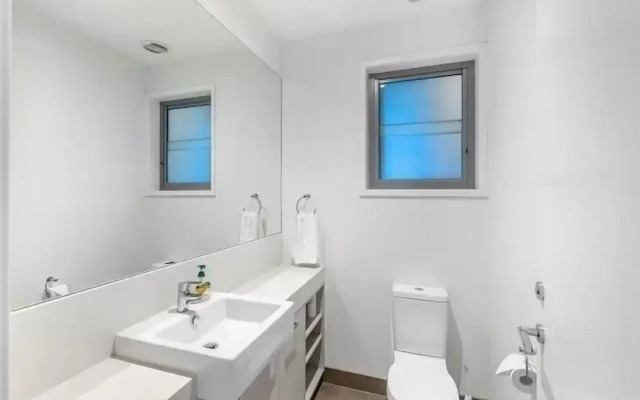 Gorgeous 5 Bedroom - Golf Course Views