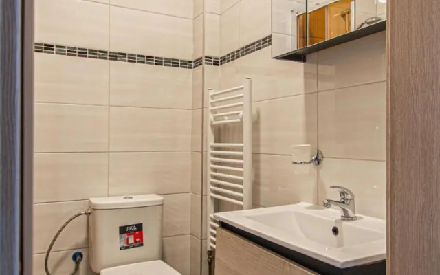 Executive Bright Apt. by Ruterra