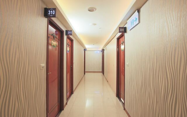 Happy Hotel