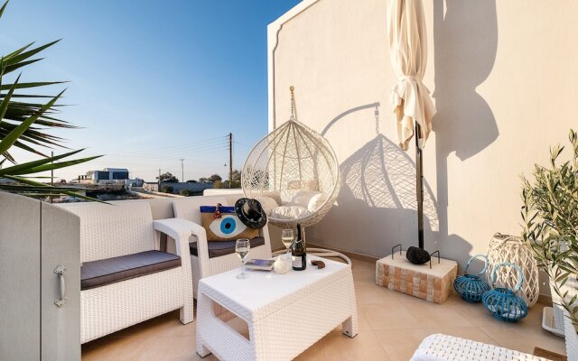 Paradise, Traditional Cycladic House