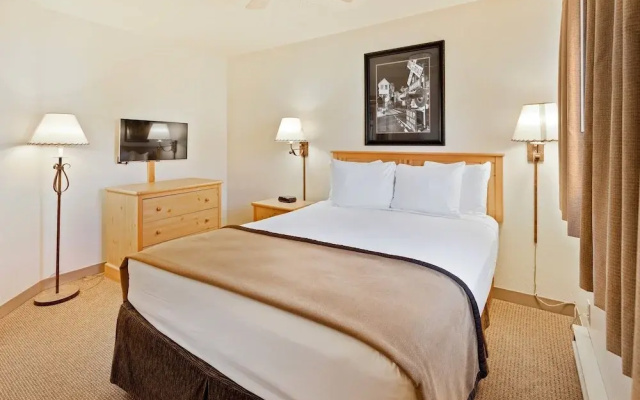 EverSpring Inn & Suites Hill City