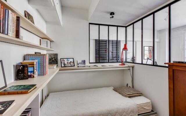 Design apartment with terrace by Weekome