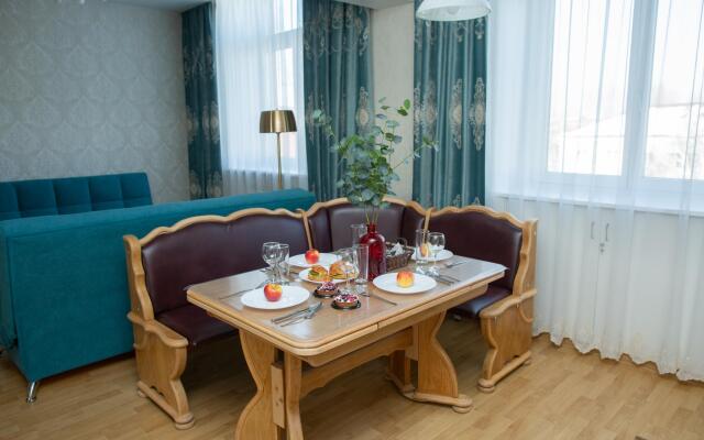 Гости на улице Ленина