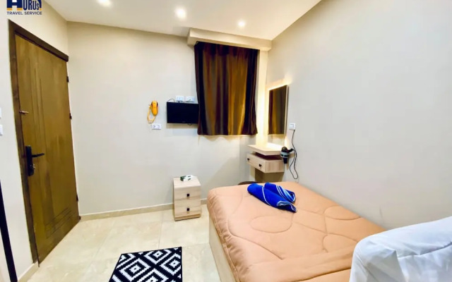 Horus Horizon INN Pyramids View