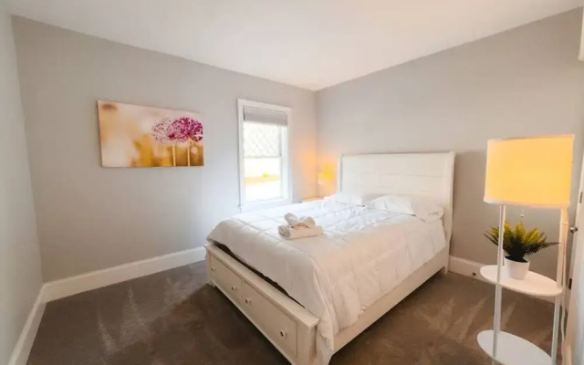 Waterfront Hyannis Home Near Ferry