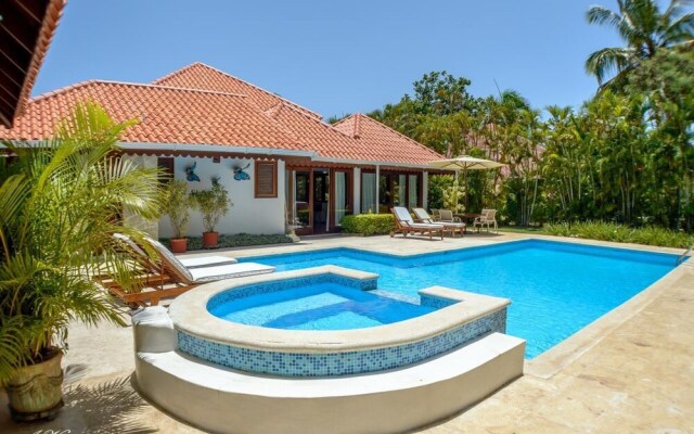 Walking Distance to the Beach No6320