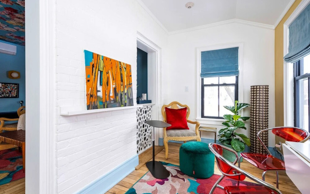11 Rooms Boutique Hotel