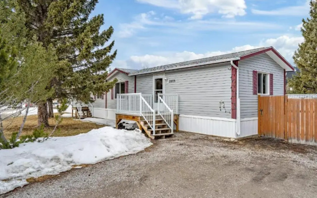 Mountain Time I Powderkeg I Firepit l King Bed