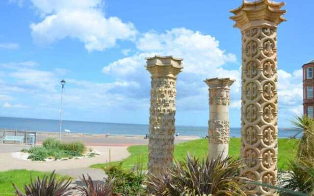 Traditional 2 Bedroom Flat With Views of Portobello Beach